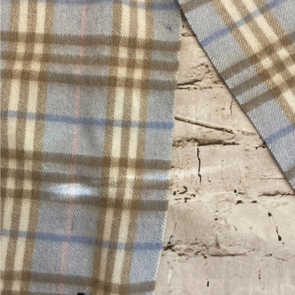 NWT Cashmere Scarf High Quality Soft  and Warm - Picture 2 of 3